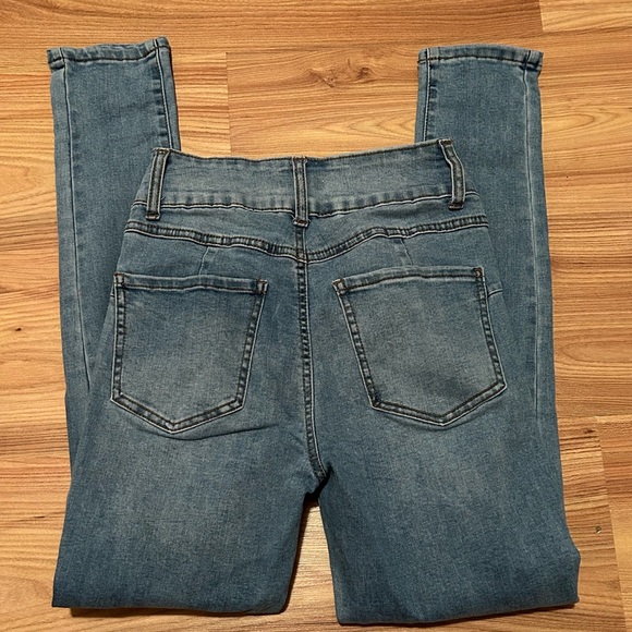 Forever 21 stretch jeans. Size 27. EUC. - Picture 2 of 5
